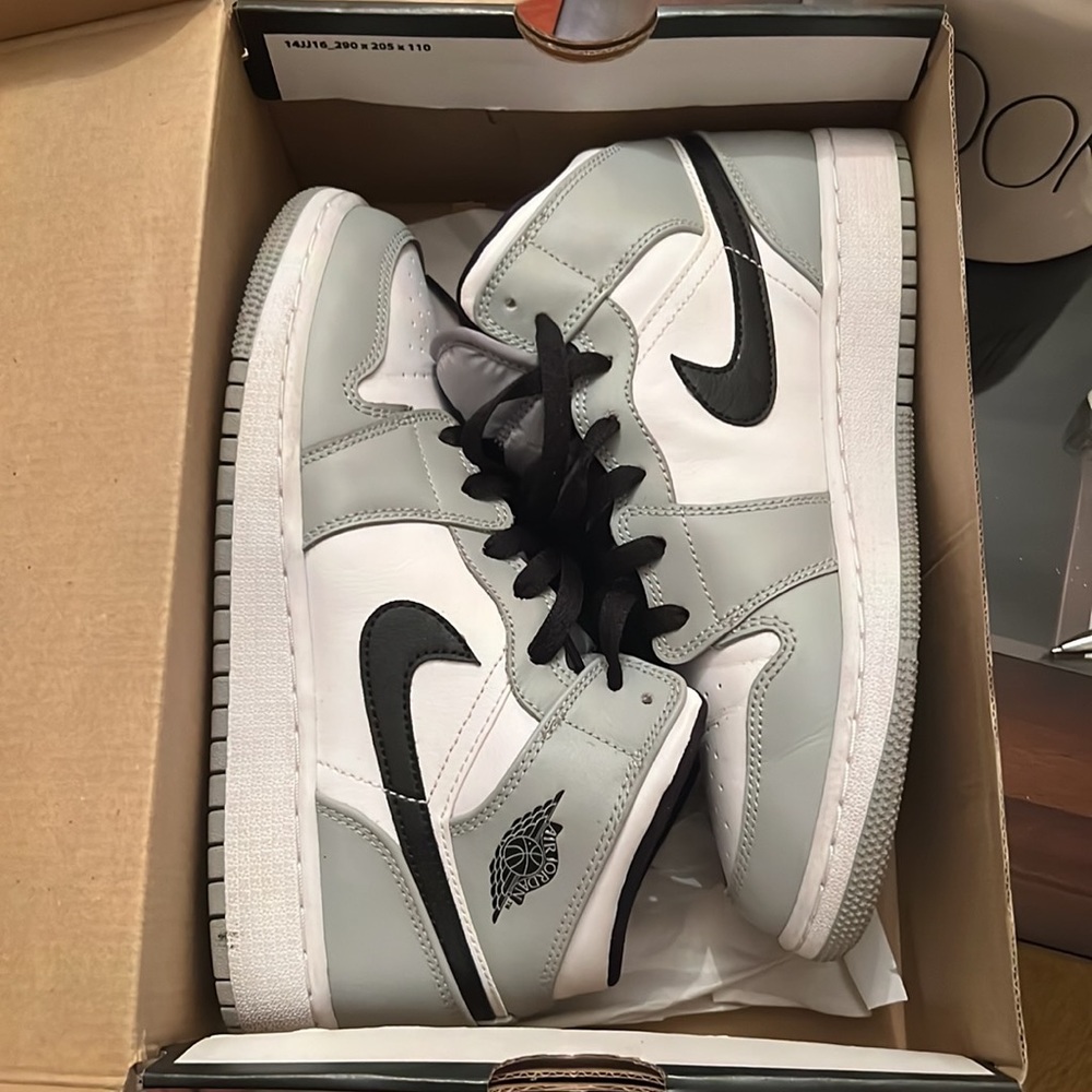 Air Jordan 1 Mid ‘Smoke Grey’ - Picture 5 of 7
